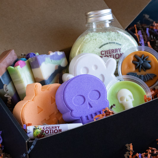 A Halloween-themed gift box including three soaps, three bath bombs, two wax melts, milk bath salts, and a lip balm. 